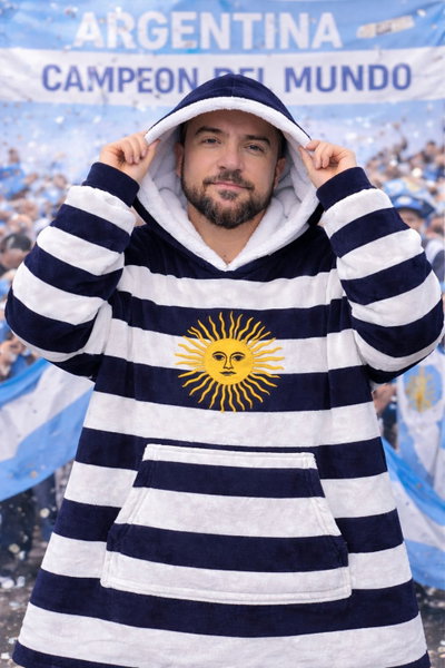 Buzo mata Argentina azul marino talle 8