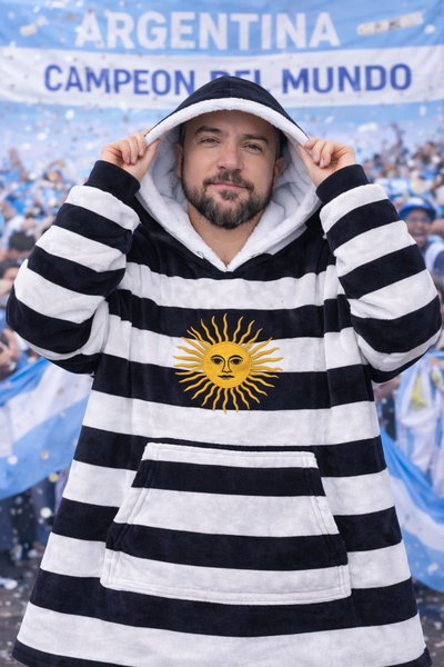 Buzo mata Argentina negro talle 8 