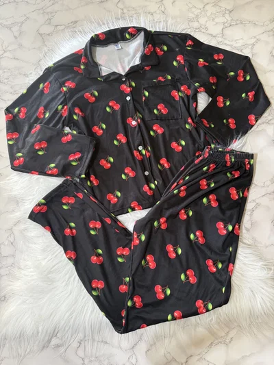 Pijama camisero cerezas negro invierno talle 5