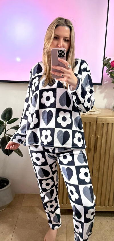 Pijama flores y corazones polar soft premium 