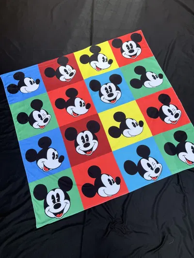 Maxi toallon mickey caras colores