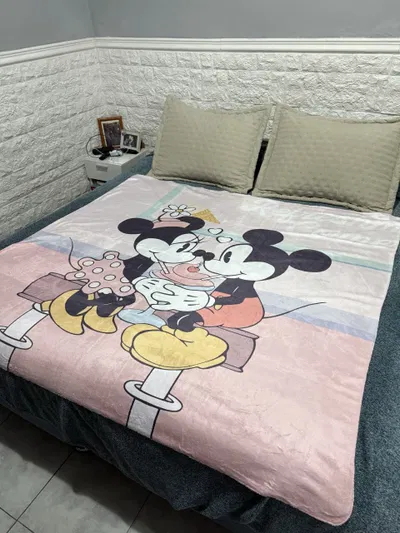 Manta mickey minnie corazon polar soft premium 