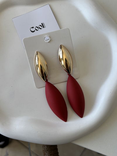 Aros colgados rojos (de metal)
