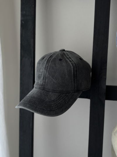Gorra gastada estilo vintage negra