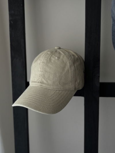 Gorra gastada estilo vintage crema