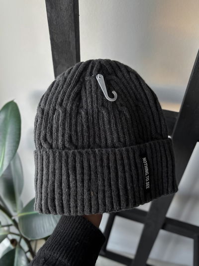 Gorro de lana gris (con piel por dentro)