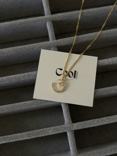 Dije lunita cúbic de oro laminado y cadena enchapada
