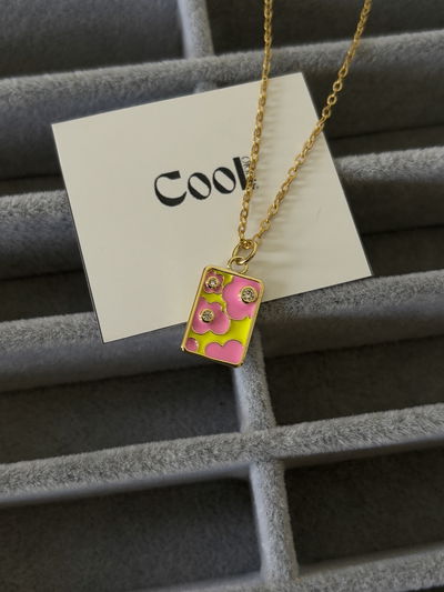 Chapita Cow Print rosa de oro laminado y cadena enchapada