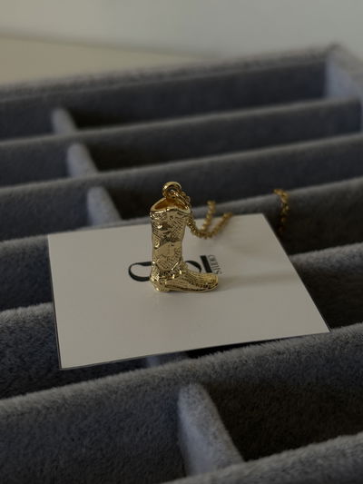 Dije de texana de oro laminado y cadena enchapada
