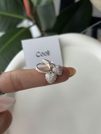Argollitas de micropave y dije corazon de a.b (12mm)