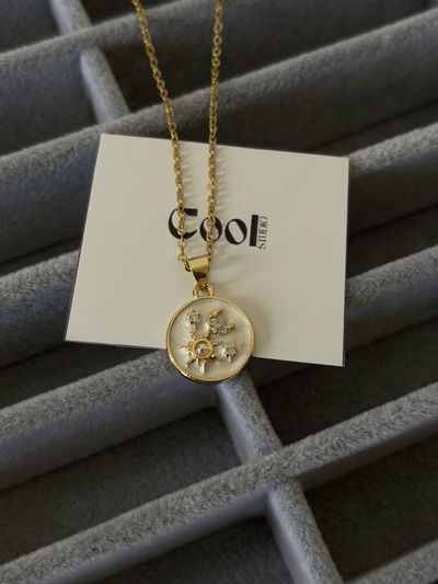 Collar universo nácar de oro laminado y cadena enchapada