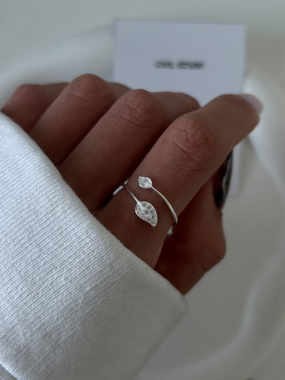 Anillo hojitas micropave (seleccionar talle)