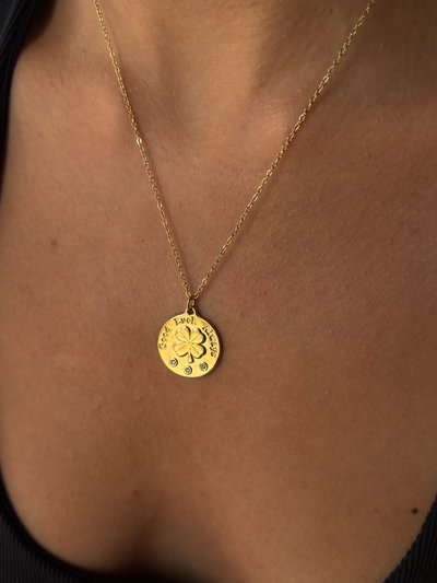 Collar chapita good luck