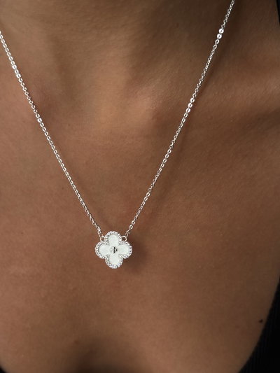 Collar flor nacarado (a.b) 