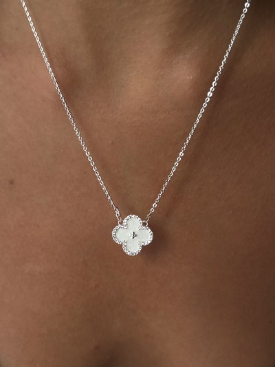 Collar flor nacarado (a.b) 