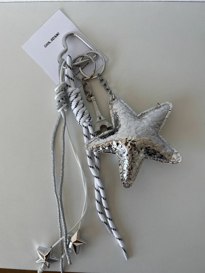Llavero charms estrella plateada