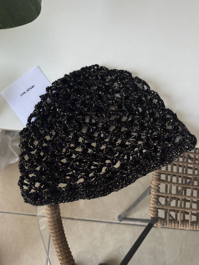  Casquete tejido (con brillos dorados)