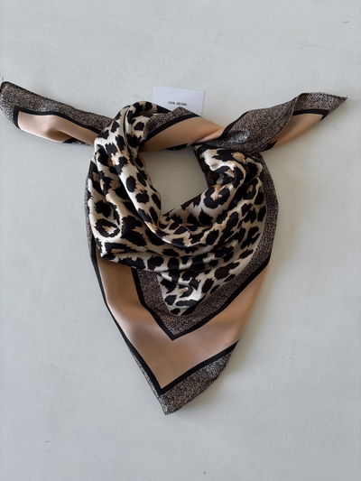 Pañuelo de animal print 
