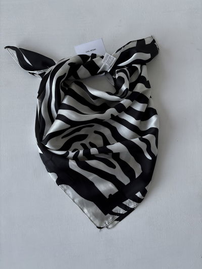 Pañuelo cebra negro y blanco
