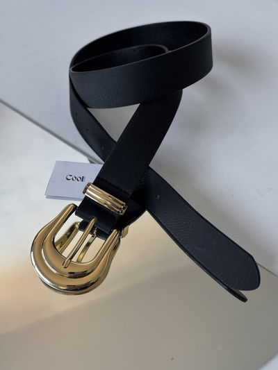 Cinto liso con hebilla dorada (negro) 