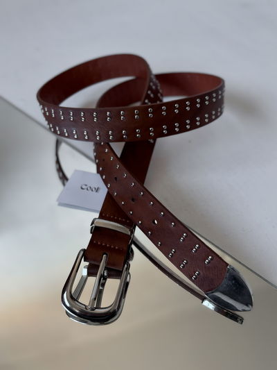 Cinto tachas (camel) 