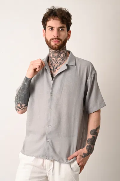 Camisa de lino gris