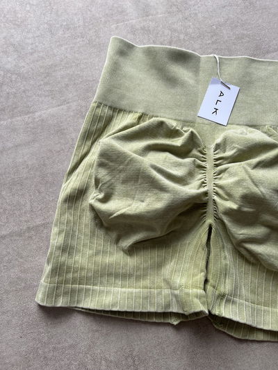 Short Isis verde