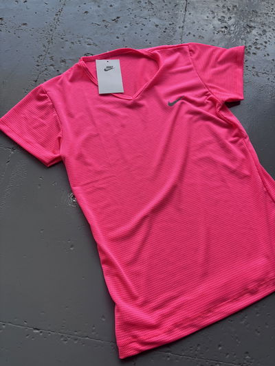 Remera Dry fit fucsia 
