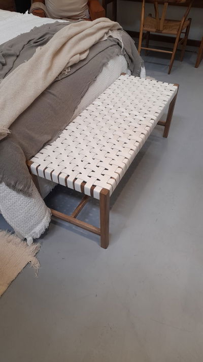 Pie de Cama Shopia (madera Petiribi+cuero trenzado)