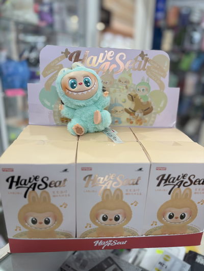 Peluche Labubu Have a seat 