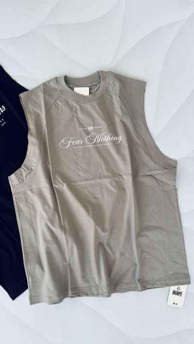 Musculosa estampada FEAR NOTHING