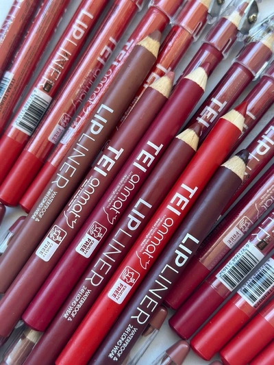 Delineador de labios Tei con sacapuntas 