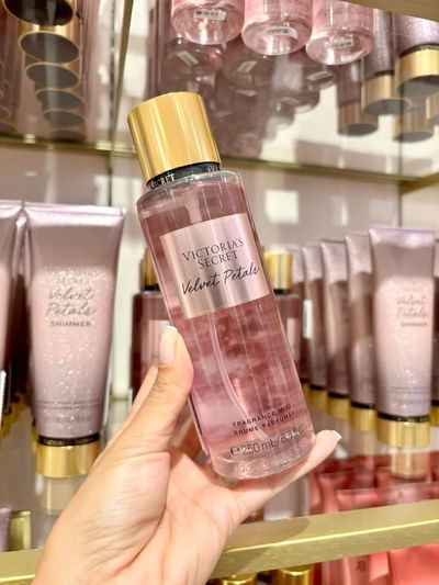 Velvet petals body splash Victoria’s Secret 