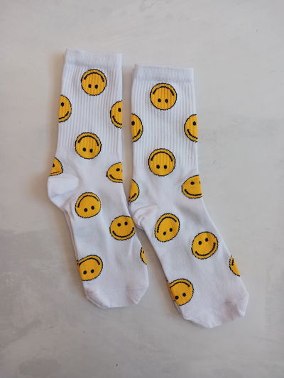 carita feliz blanco