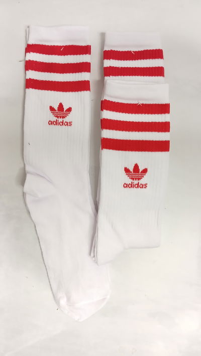 Adidas blanco con rojo