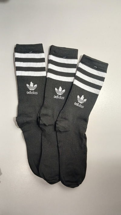 Adidas negro