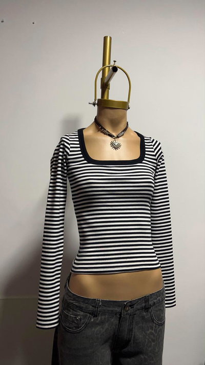 Top manga larga Amy // $18500 efectivo