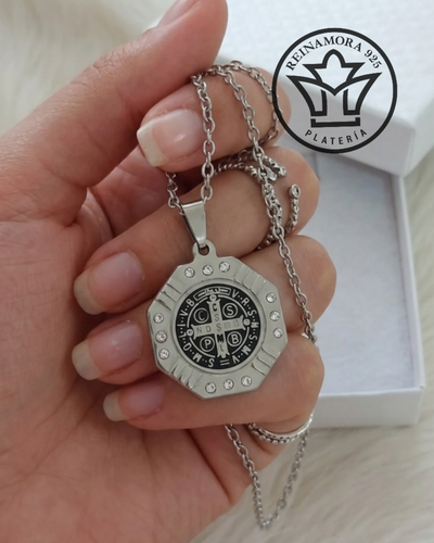 Dije Acero Quirúrgico San Benito Octogonal Strass