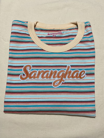 Remera Saranghae celeste y marrón 