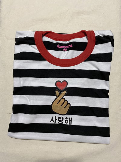 Remera corazón coreano rayada