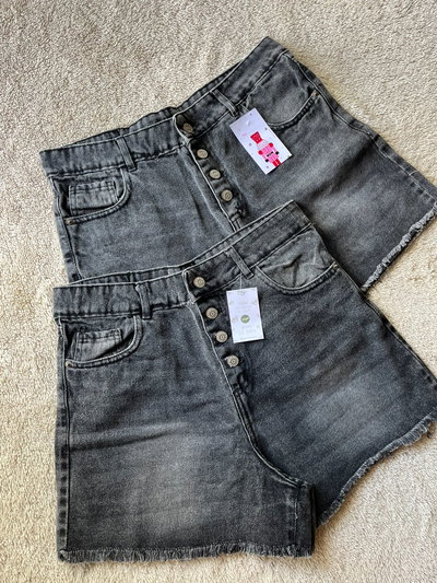 Short gris botones