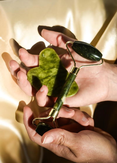 guasha y rodillo de jade 