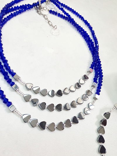 COLLAR - CORAZONCITOS HEMATITE AZUL