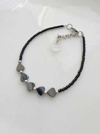 PULSERA - FINITA CORAZONES HEMATITE NEGRA