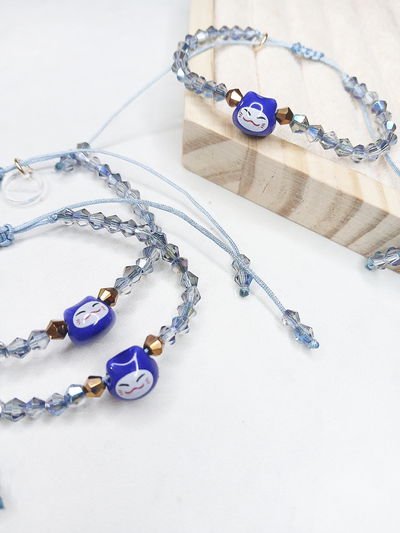 PULSERA - MANEKI AZUL REGULABLE