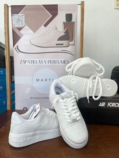 NIKE AIR FORCE 1