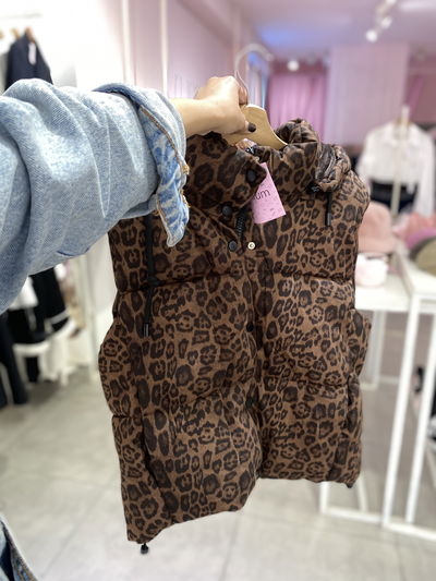 Chaleco puffer leopardo