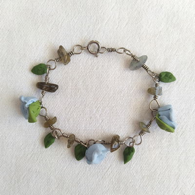 Pulsera plata 925, labradorita y flores celestes