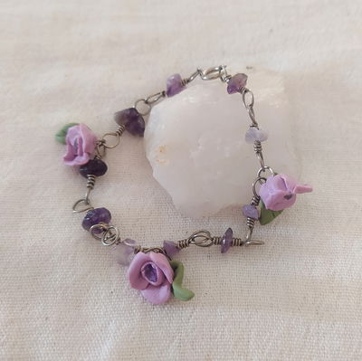 Pulsera amatista y flores lilas