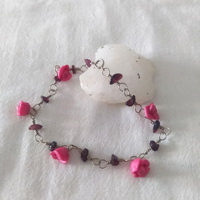 Tobillera con granate y flores magenta